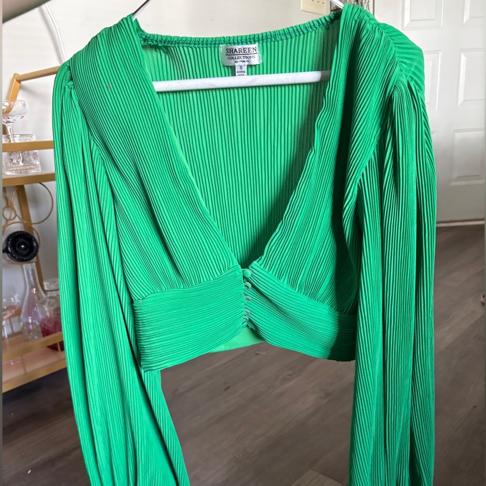 Emerald Green Pleated V-Neck Long Sleeve Crop Top